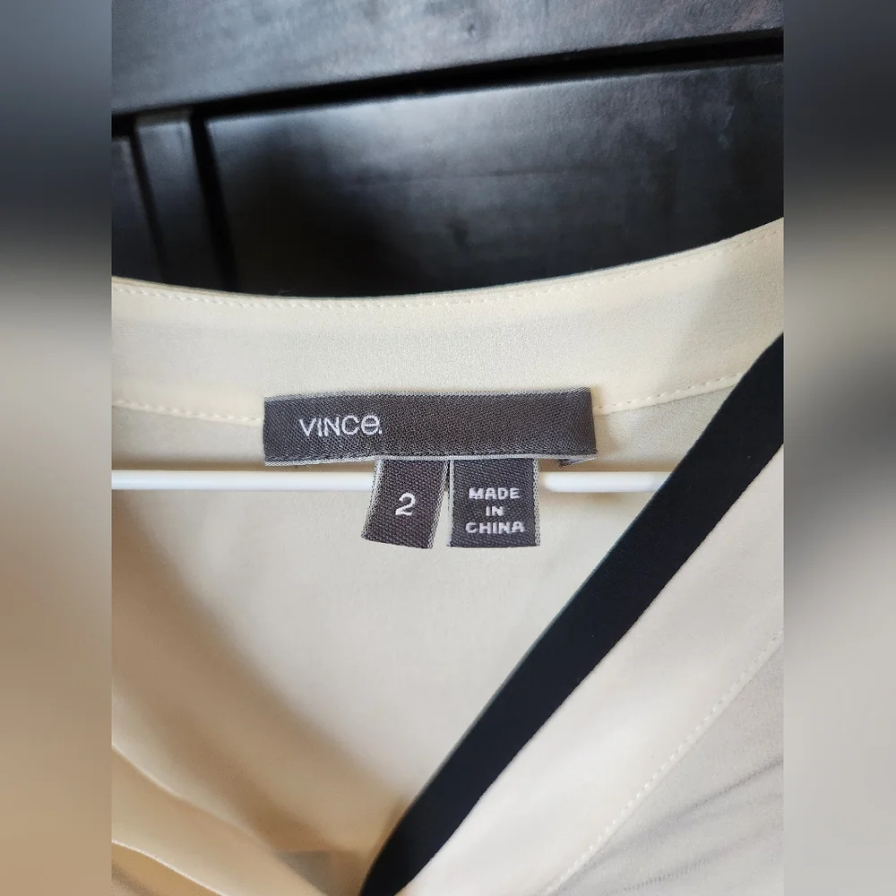 VINCE Tipped Contrast 100% Silk Long-sleeve Blouse in Ivory & Black Size 2 - Picture 3 of 3